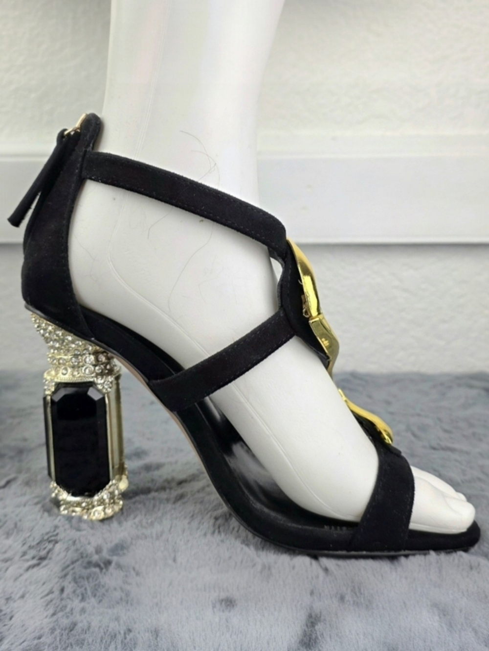 FSJ Gold Serpentine Heels - Picture 7 of 15
